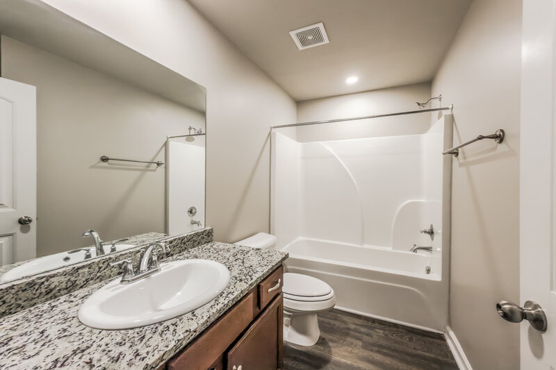 2,220/Mo, 2240 Lismore Dr Murfreesboro, TN 37130 Bathroom View 2