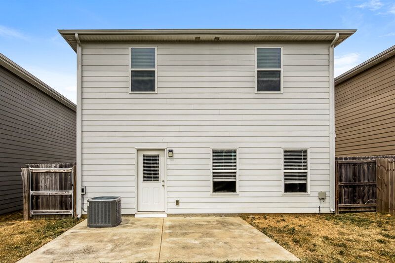 2,220/Mo, 2240 Lismore Dr Murfreesboro, TN 37130 Rear View