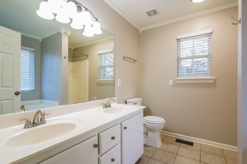 3,410/Mo, 511 Parrish Way Mount Juliet, TN 37122 Main Bathroom View