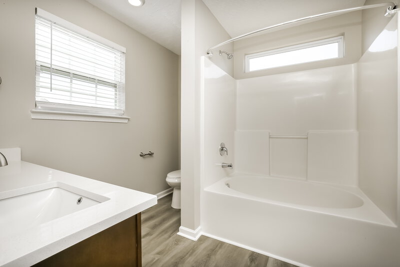 1,910/Mo, 5017 Luker Ln Antioch, TN 37013 Main Bathroom View