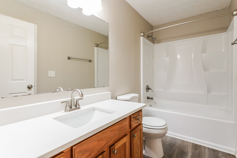 2,125/Mo, 685 Belgium Dr Hermitage, TN 37076 Main Bathroom View