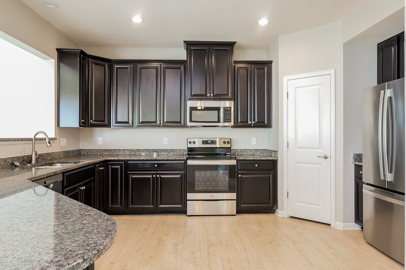2,680/Mo, 2212 Ambergate Dr Murfreesboro, TN 37127 Kitchen View