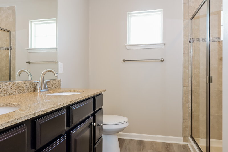 2,680/Mo, 2212 Ambergate Dr Murfreesboro, TN 37127 Main Bathroom View