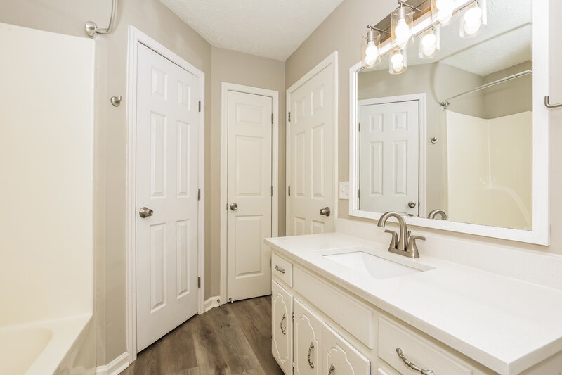 3,170/Mo, 1980 Bishop Ave Murfreesboro, TN 37127 Main Bathroom View