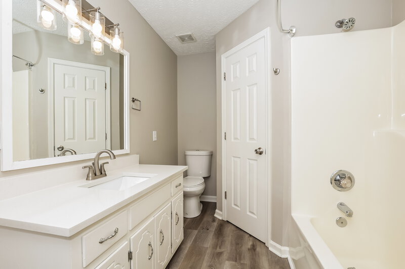 3,170/Mo, 1980 Bishop Ave Murfreesboro, TN 37127 Main Bathroom View 2