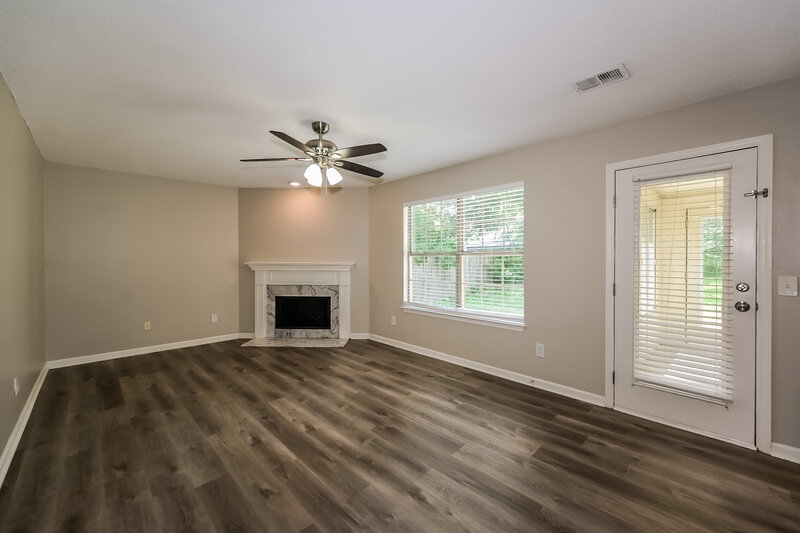 1,940/Mo, 309 Cedar Park Cir La Vergne, TN 37086 Living Room View