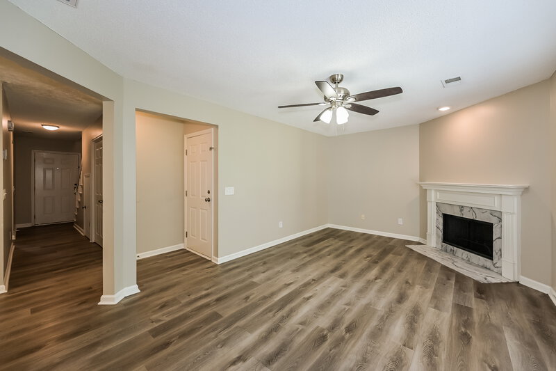 1,940/Mo, 309 Cedar Park Cir La Vergne, TN 37086 Living Room View 2