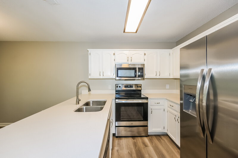 1,940/Mo, 309 Cedar Park Cir La Vergne, TN 37086 Kitchen View 2