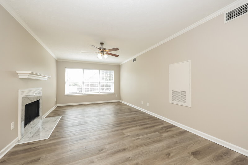 2,090/Mo, 200 Lake Forest Dr La Vergne, TN 37086 Living Room View 2