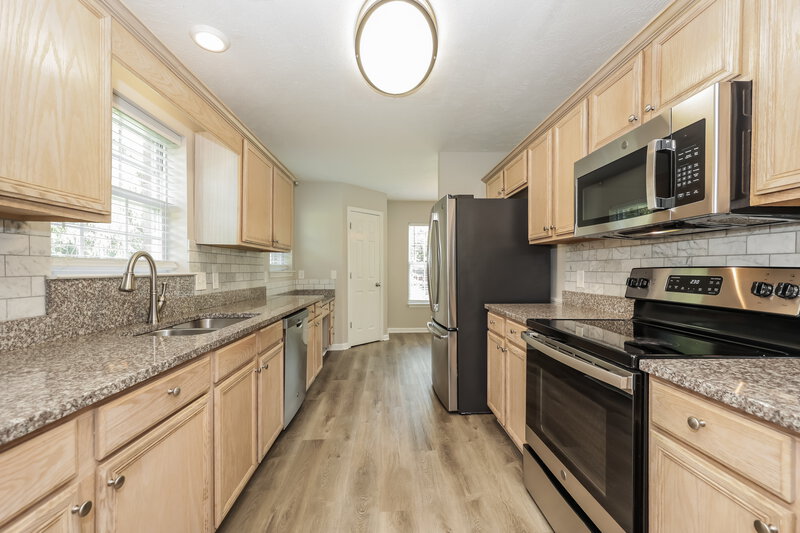 2,090/Mo, 200 Lake Forest Dr La Vergne, TN 37086 Kitchen View