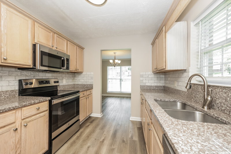 2,090/Mo, 200 Lake Forest Dr La Vergne, TN 37086 Kitchen View 2