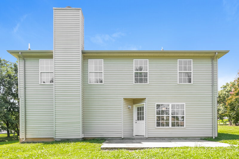 2,090/Mo, 200 Lake Forest Dr La Vergne, TN 37086 Rear View