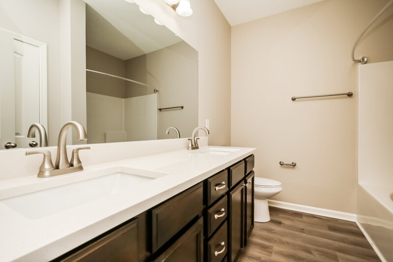2,345/Mo, 8003 Lakota Ct Spring Hill, TN 37174 Main Bathroom View