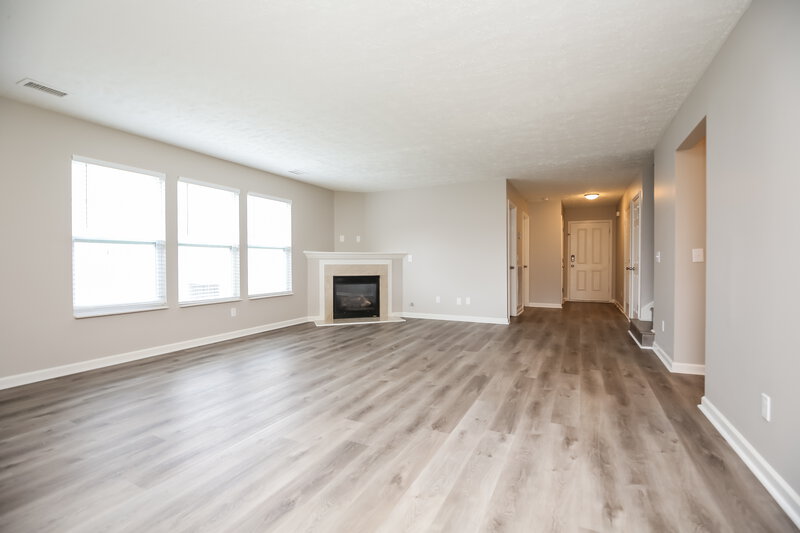 2,350/Mo, 352 Stewart Springs Dr Smyrna, TN 37167 Living Room View 2