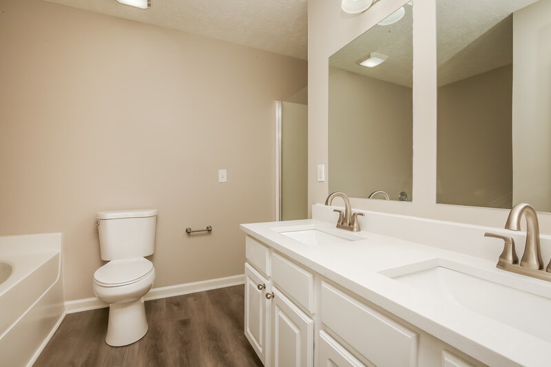 2,350/Mo, 352 Stewart Springs Dr Smyrna, TN 37167 Main Bathroom View