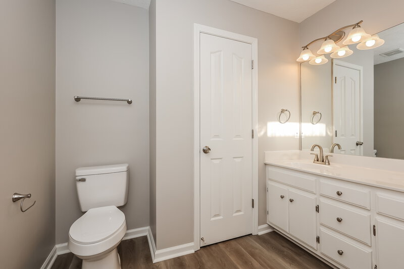 2,255/Mo, 7899 Rainey Dr Antioch, TN 37013 Main Bathroom View
