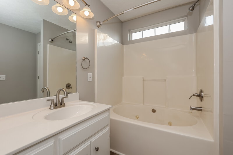 2,255/Mo, 7899 Rainey Dr Antioch, TN 37013 Main Bathroom View 2