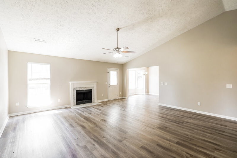 2,110/Mo, 404 Bon Aqua Dr La Vergne, TN 37086 Living Room View