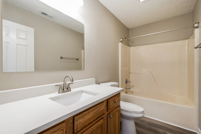2,110/Mo, 404 Bon Aqua Dr La Vergne, TN 37086 Bathroom View
