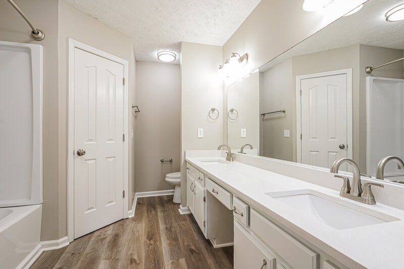 2,010/Mo, 1723 Locerbie Dr Murfreesboro, TN 37128 Main Bathroom View