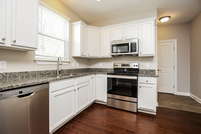 2,295/Mo, 704 Ellie Dr Madison, TN 37115 Kitchen View 2