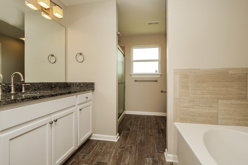 2,295/Mo, 704 Ellie Dr Madison, TN 37115 Main Bathroom View