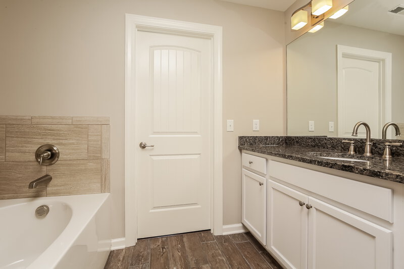 2,295/Mo, 704 Ellie Dr Madison, TN 37115 Main Bathroom View 2