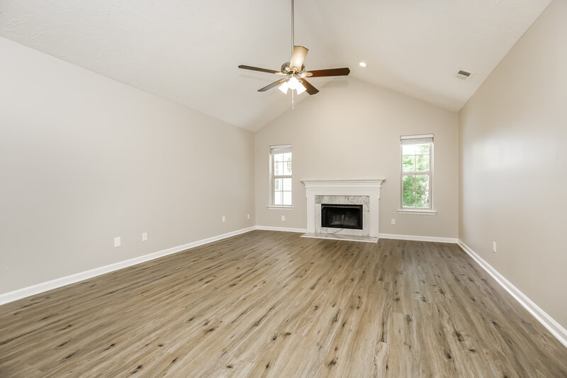2,320/Mo, 722 Lou Gehrig Cir La Vergne, TN 37086 Living Room View