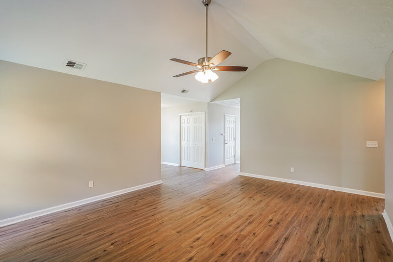 2,000/Mo, 722 Lou Gehrig Cir La Vergne, TN 37086 Living Room View