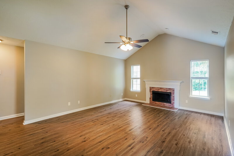 2,000/Mo, 722 Lou Gehrig Cir La Vergne, TN 37086 Living Room View 2