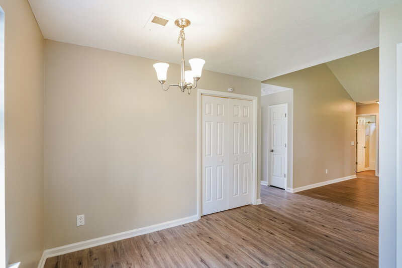 2,000/Mo, 722 Lou Gehrig Cir La Vergne, TN 37086 Dining Room View