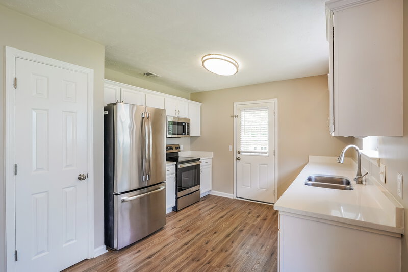 2,000/Mo, 722 Lou Gehrig Cir La Vergne, TN 37086 Kitchen View