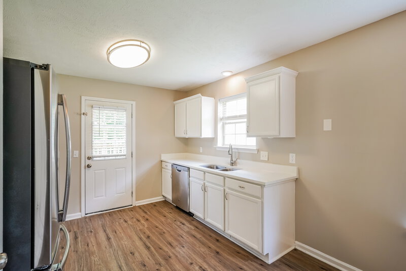 2,000/Mo, 722 Lou Gehrig Cir La Vergne, TN 37086 Kitchen View 2