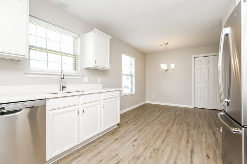 2,320/Mo, 722 Lou Gehrig Cir La Vergne, TN 37086 Kitchen View 3