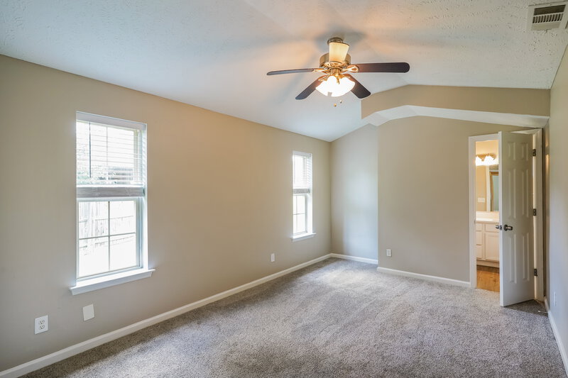 2,000/Mo, 722 Lou Gehrig Cir La Vergne, TN 37086 Main Bedroom View