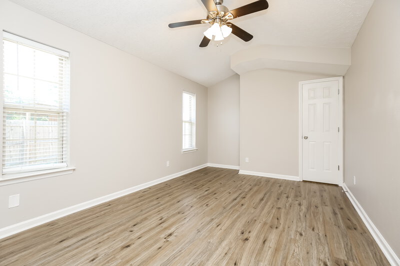 2,320/Mo, 722 Lou Gehrig Cir La Vergne, TN 37086 Main Bedroom View