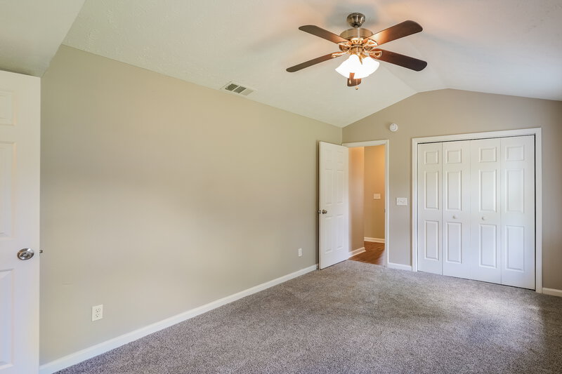 2,000/Mo, 722 Lou Gehrig Cir La Vergne, TN 37086 Main Bedroom View 2
