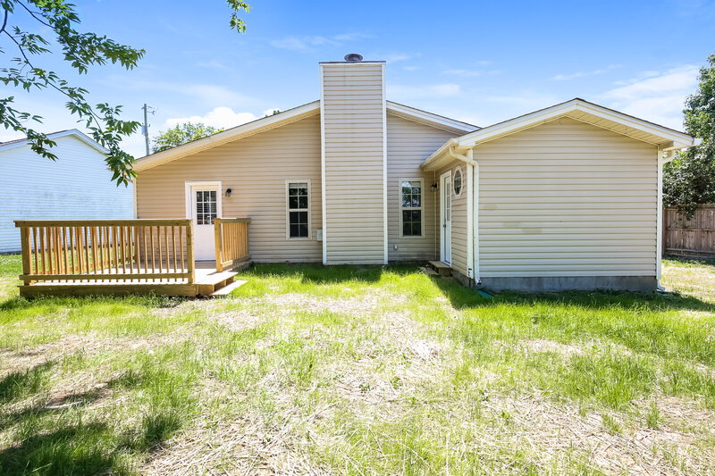 2,320/Mo, 722 Lou Gehrig Cir La Vergne, TN 37086 Rear View