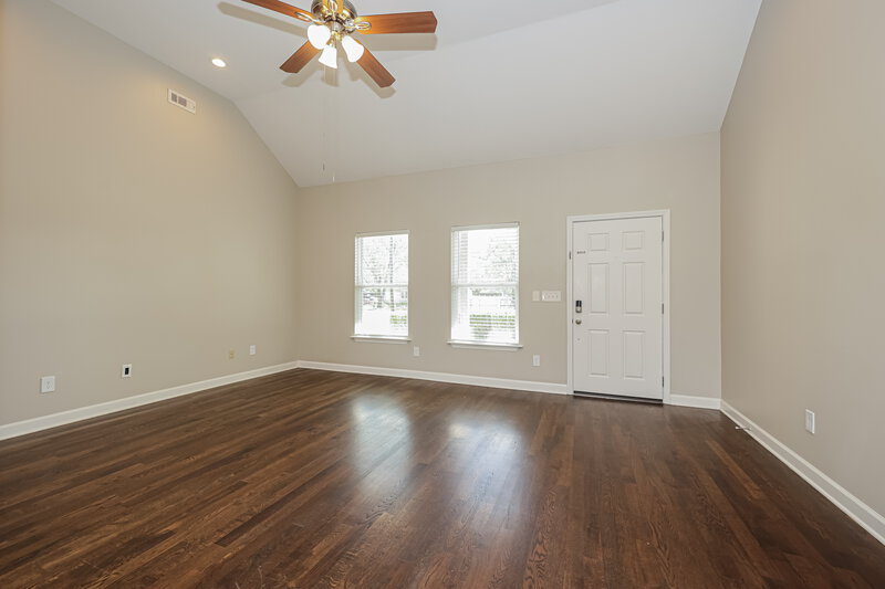 2,085/Mo, 111 Parrish St La Vergne, TN 37086 Living Room View 2