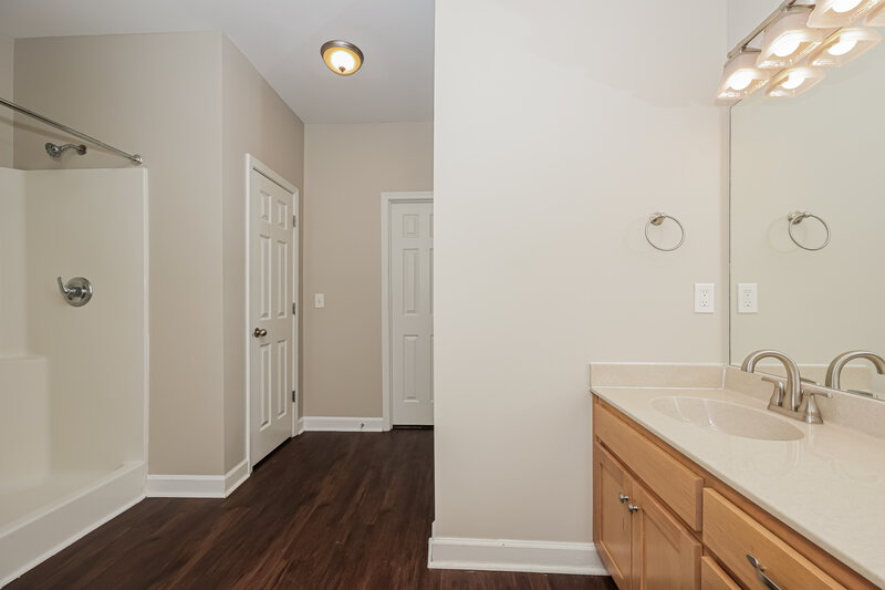 2,085/Mo, 111 Parrish St La Vergne, TN 37086 Main Bathroom View