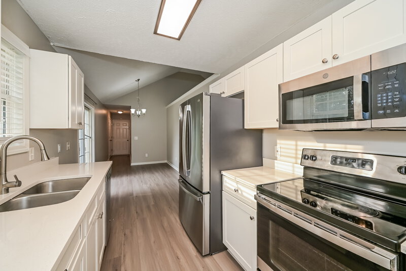 1,865/Mo, 1990 Bolden Dr Murfreesboro, TN 37127 Kitchen View 2