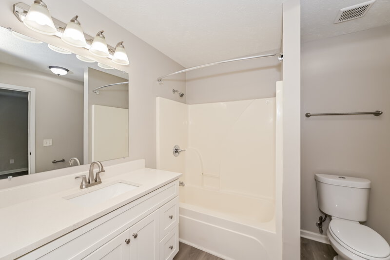 1,865/Mo, 1990 Bolden Dr Murfreesboro, TN 37127 Main Bathroom View