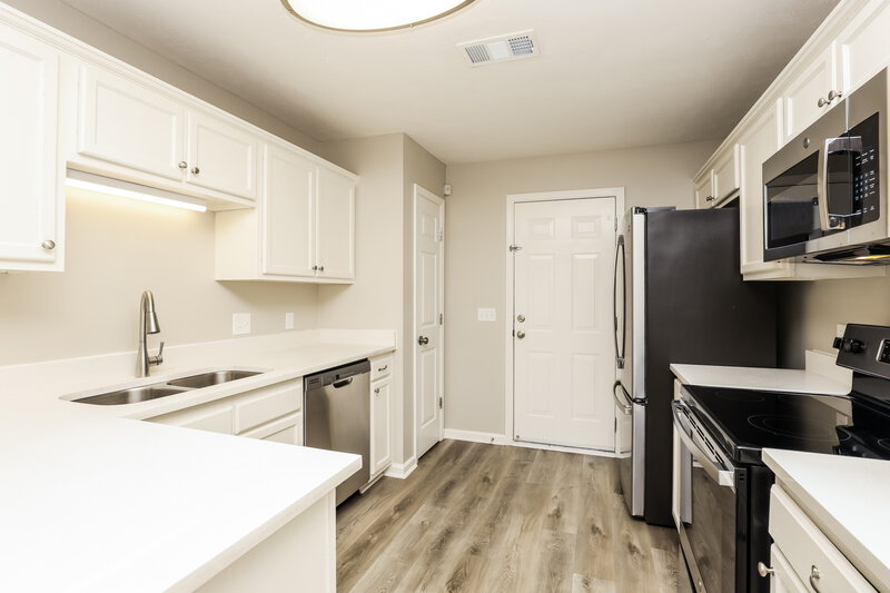 2,300/Mo, 7004 S Hampton Blvd Antioch, TN 37013 Kitchen View 2