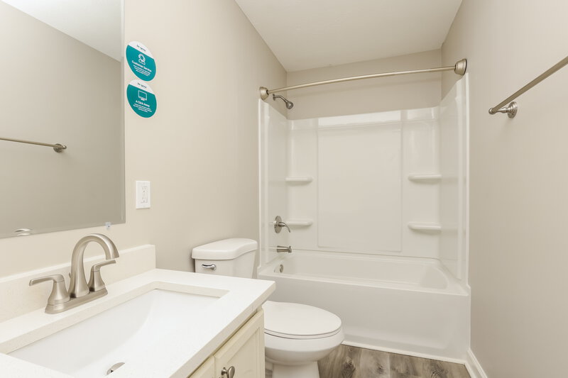 2,300/Mo, 7004 S Hampton Blvd Antioch, TN 37013 Main Bathroom View