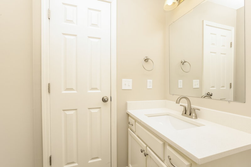 2,300/Mo, 7004 S Hampton Blvd Antioch, TN 37013 Bathroom View