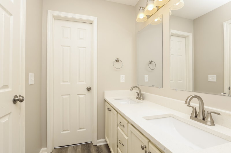 2,300/Mo, 7004 S Hampton Blvd Antioch, TN 37013 Bathroom View 2