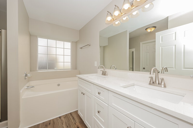 1,890/Mo, 5129 Brookstone Ct Antioch, TN 37013 Main Bathroom View