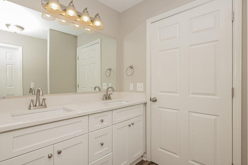 1,890/Mo, 5129 Brookstone Ct Antioch, TN 37013 Main Bathroom View 3
