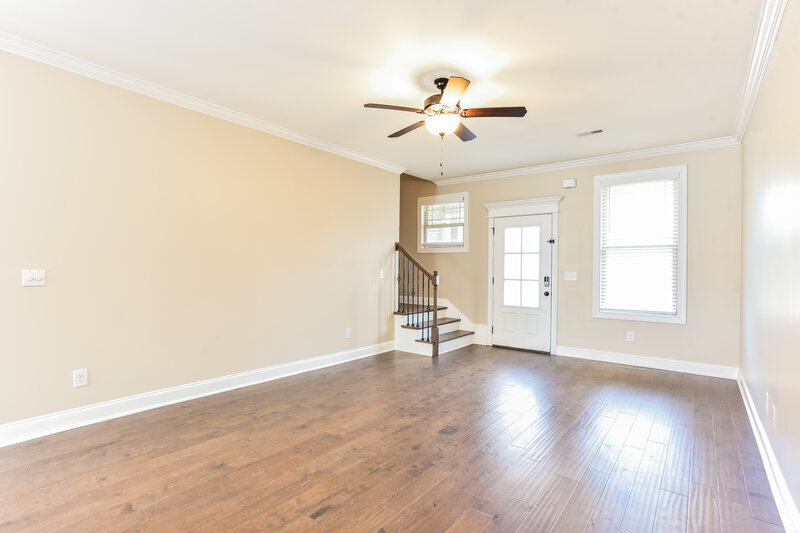 4,030/Mo, 575 Hollandale Rd La Vergne, TN 37086 Living Room View 2