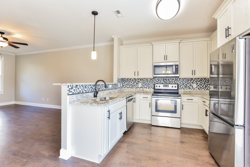 4,030/Mo, 575 Hollandale Rd La Vergne, TN 37086 Kitchen View